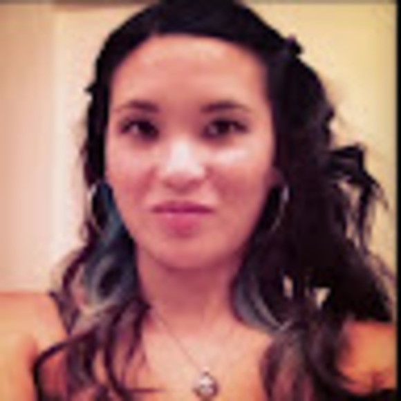 Meet your Posher, Cynthia - Picture 1 of 1